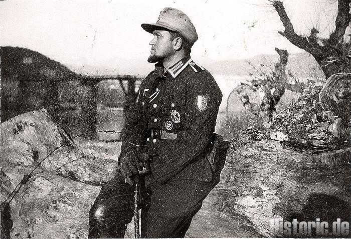 Unteroffizier mit Krimschild und Infanteriesturmabzeichen